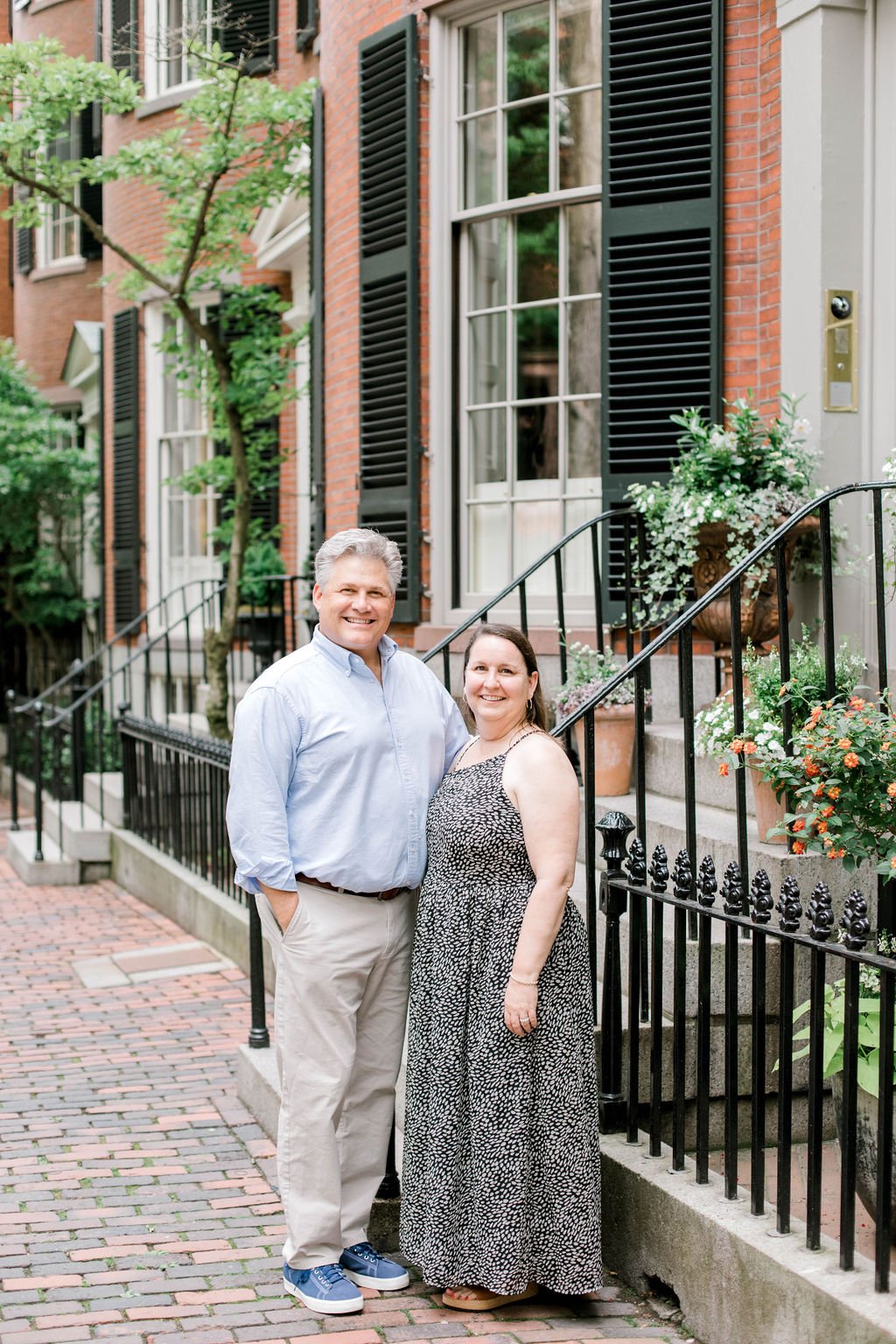 beacon_hill_acorn_street_summer_family_photos_erica_pezente_photography(32).jpg