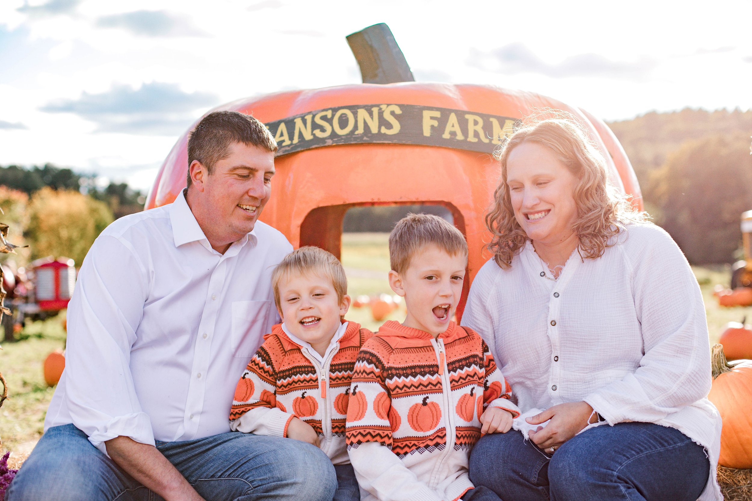 hansons_farm_pumpkin_patch_family_photos_erica_pezente_photography(39).jpg