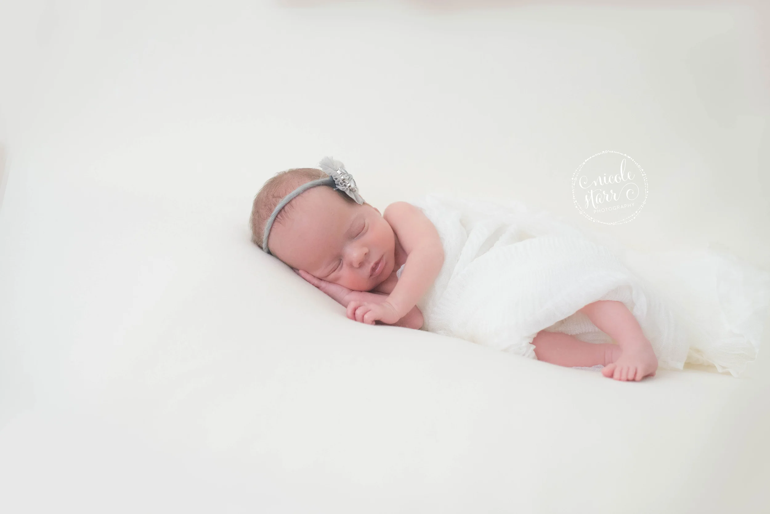 Nicole Starr Photographer | dreamy newborn photos