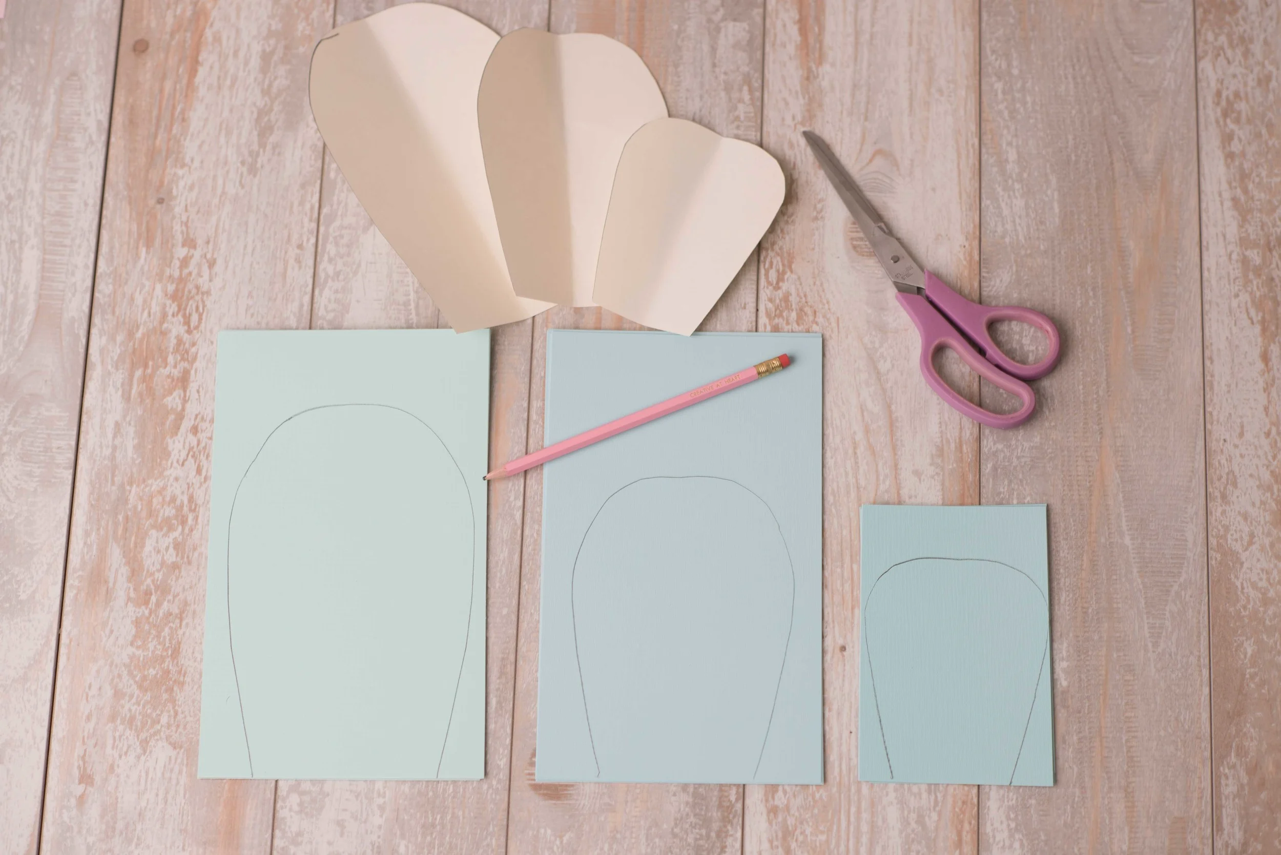 Get ready to cut out your flowers! &nbsp;For each flower, you will need 9 pages of 8.5x11" paper. &nbsp;Cut 6 pages in half and cut 3 pages in quarters. &nbsp;For both the large and medium petals, you will use 6 halves of paper. &nbsp;For the small …