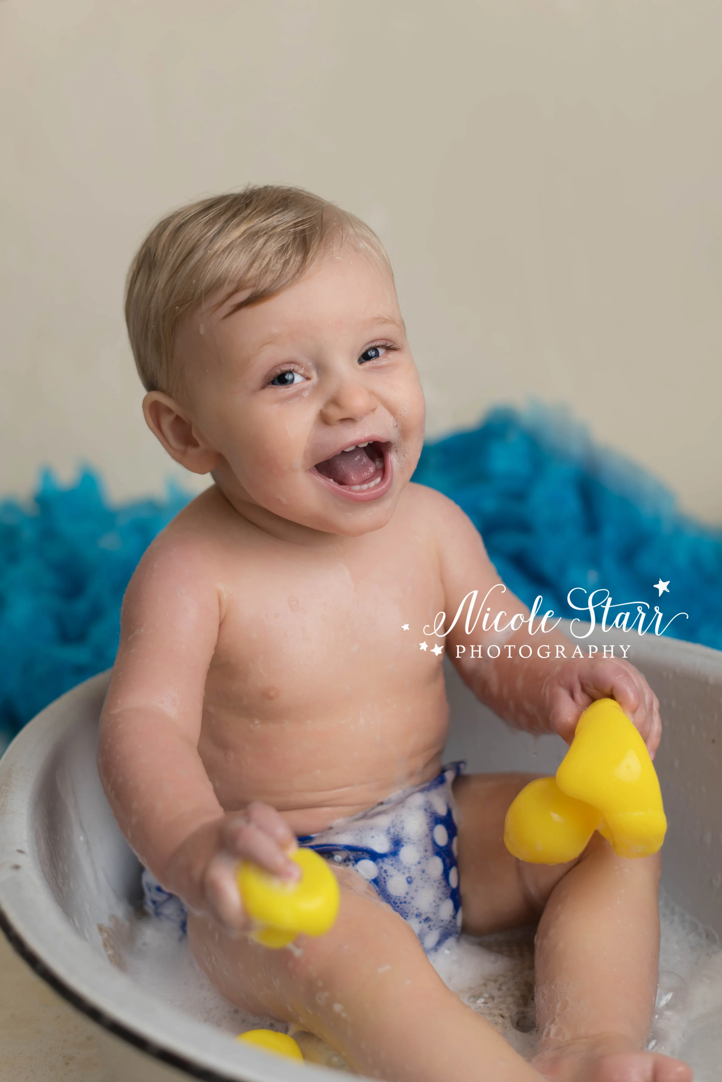 Saratoga Springs Photographer, Upstate NY photographer, Boston cake smash photographer, cake smash photographer