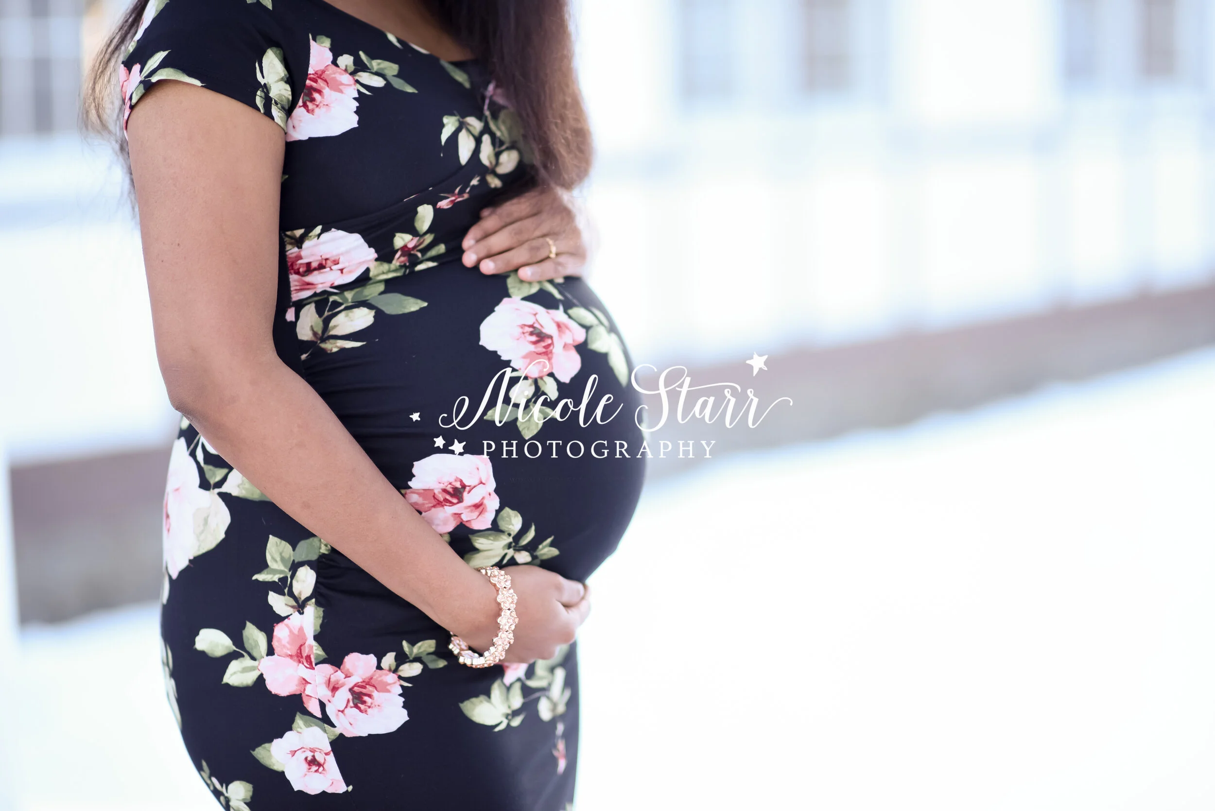 Winter maternity portraits in the snow with Nicole Starr Photography | Saratoga Springs Maternity Photographer | Boston Maternity Photographer | Upstate NY Maternity Photographer | Maternity Photographer | Maternity session | Maternity dress | Delma…