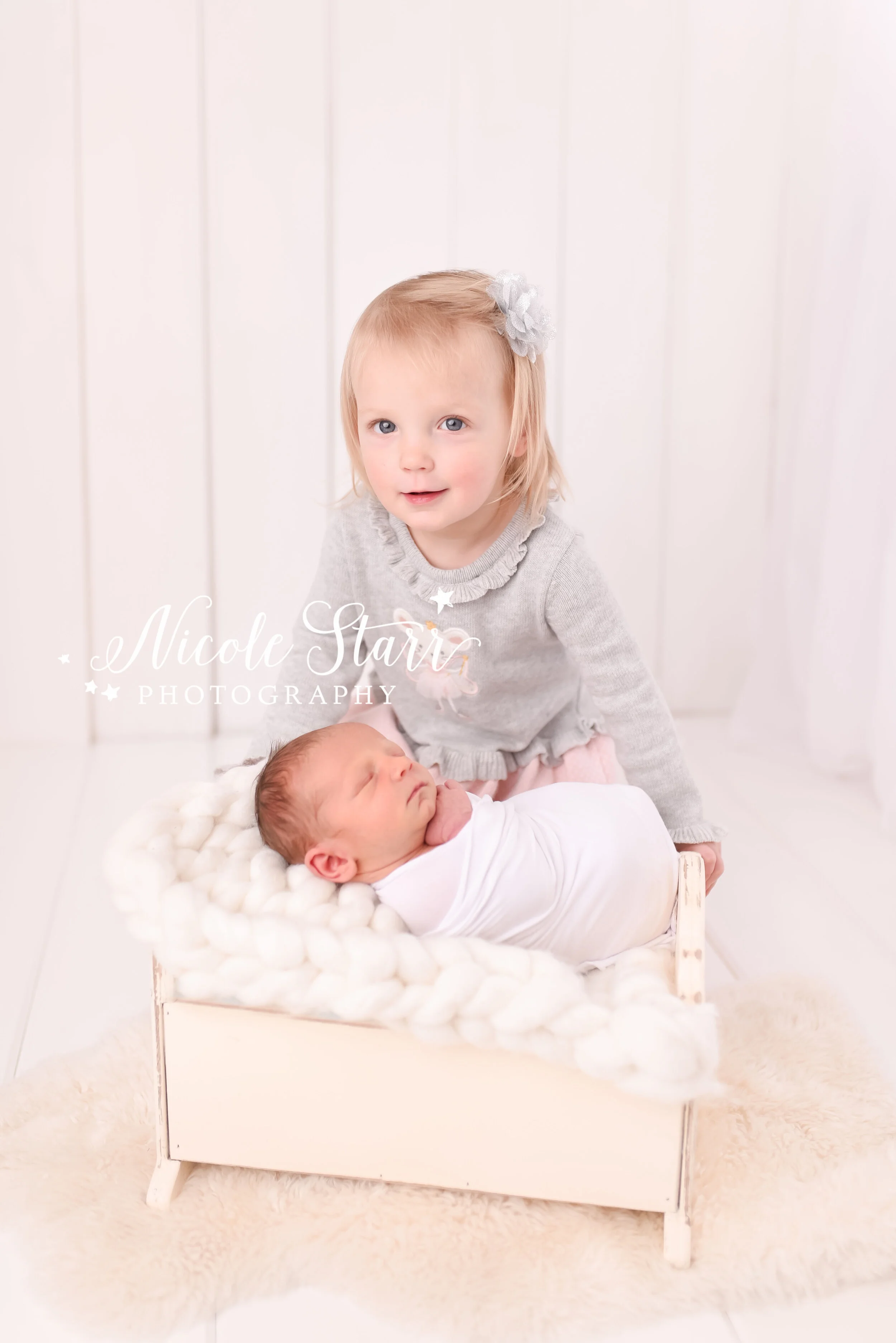 newborn session with baby and big sister by Nicole Starr Photography | Saratoga Springs Newborn Photographer | Boston Newborn Photographer | Upstate NY Newborn Photographer | Newborn Photographer | Delmar NY Newborn Photographer | Loudonville Newbor…