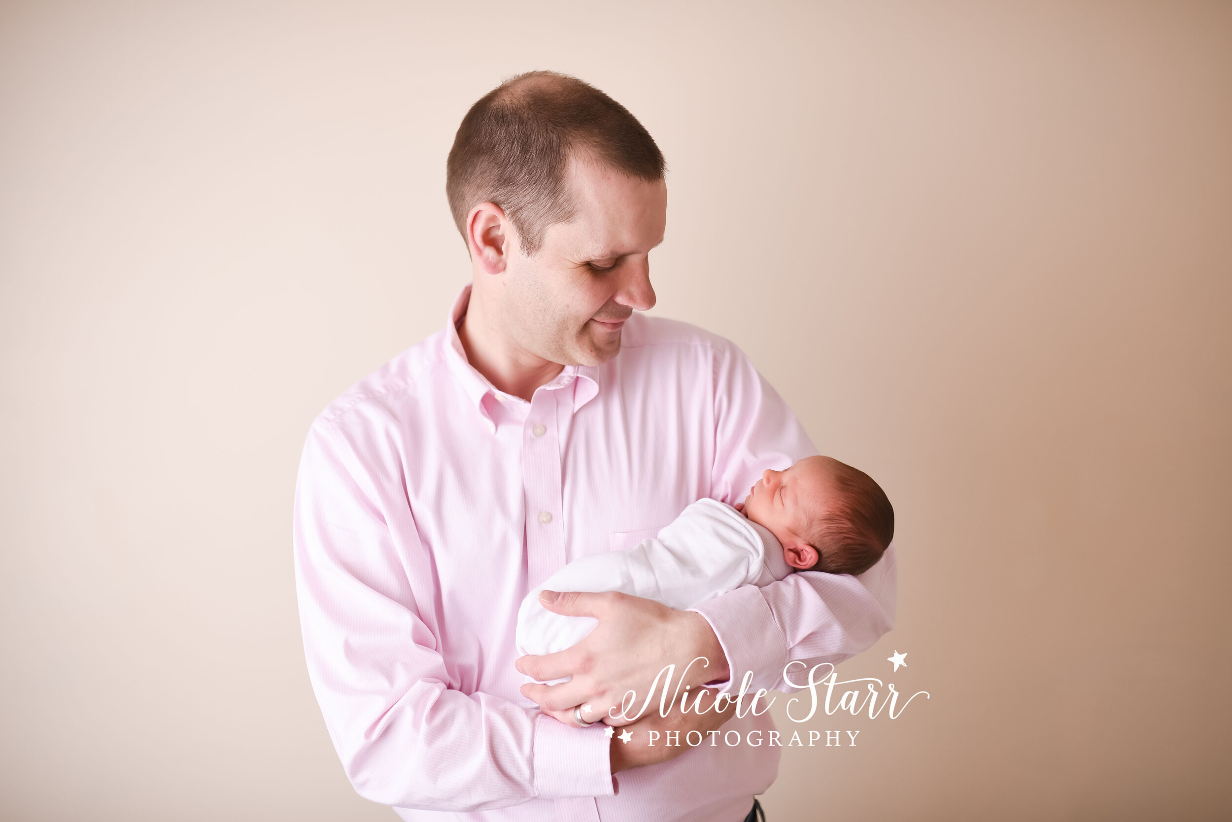newborn session with baby and big sister by Nicole Starr Photography | Saratoga Springs Newborn Photographer | Boston Newborn Photographer | Upstate NY Newborn Photographer | Newborn Photographer | Delmar NY Newborn Photographer | Loudonville Newbor…