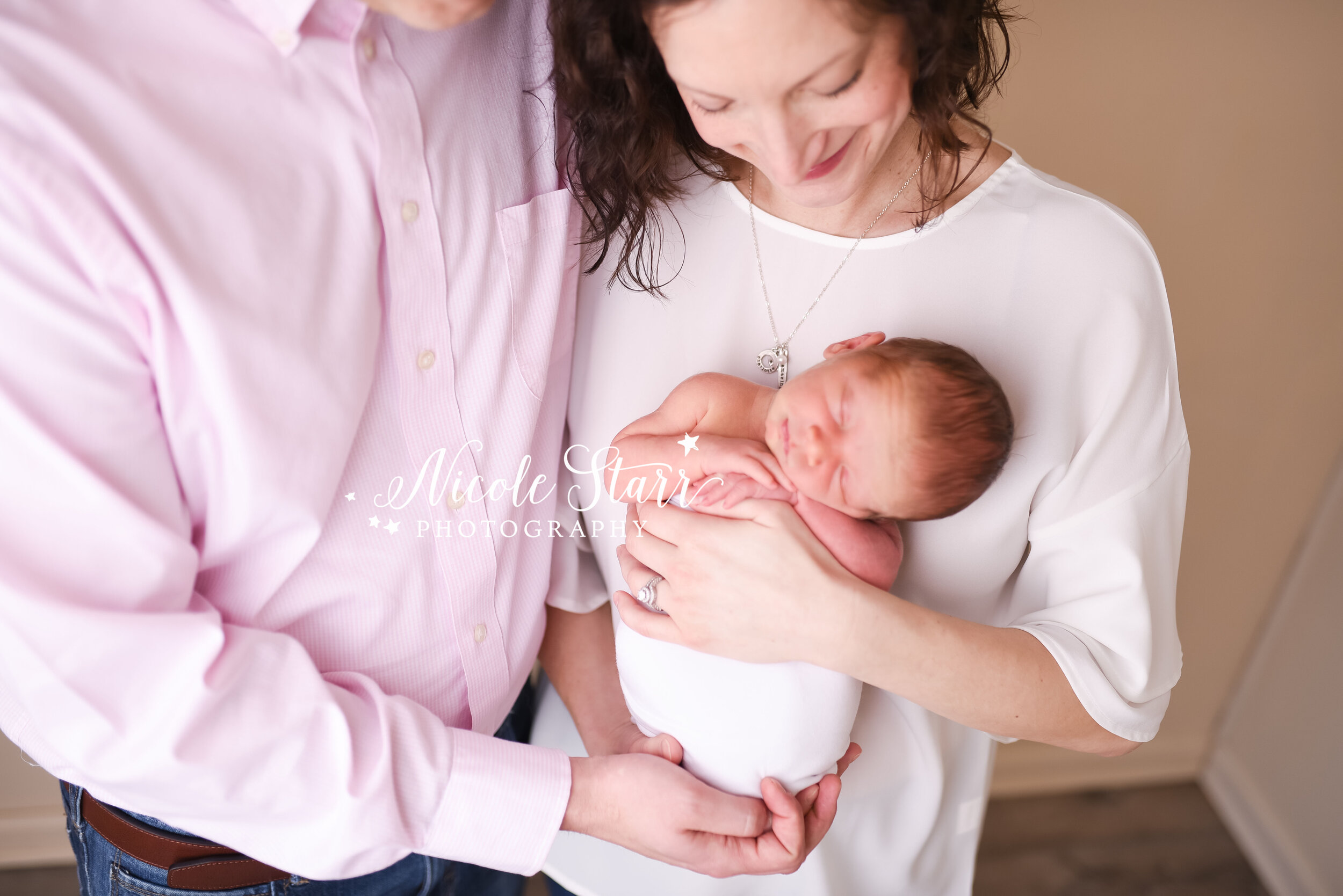 newborn session with baby and big sister by Nicole Starr Photography | Saratoga Springs Newborn Photographer | Boston Newborn Photographer | Upstate NY Newborn Photographer | Newborn Photographer | Delmar NY Newborn Photographer | Loudonville Newbor…
