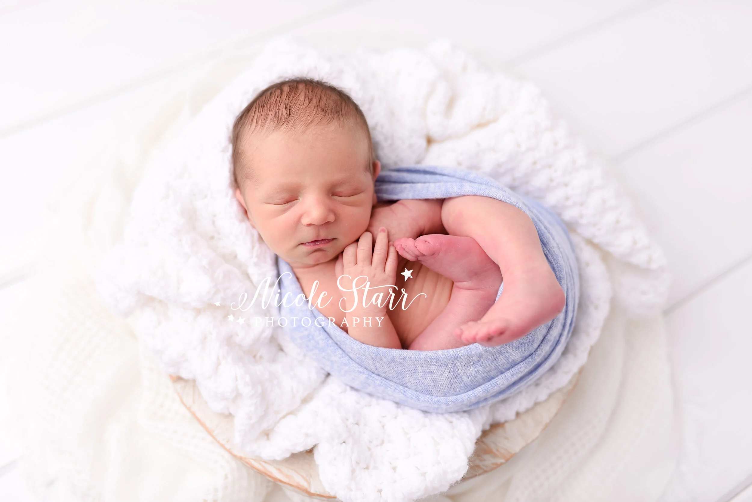 newborn session with baby and big sister by Nicole Starr Photography | Saratoga Springs Newborn Photographer | Boston Newborn Photographer | Upstate NY Newborn Photographer | Newborn Photographer | Delmar NY Newborn Photographer | Loudonville Newbor…