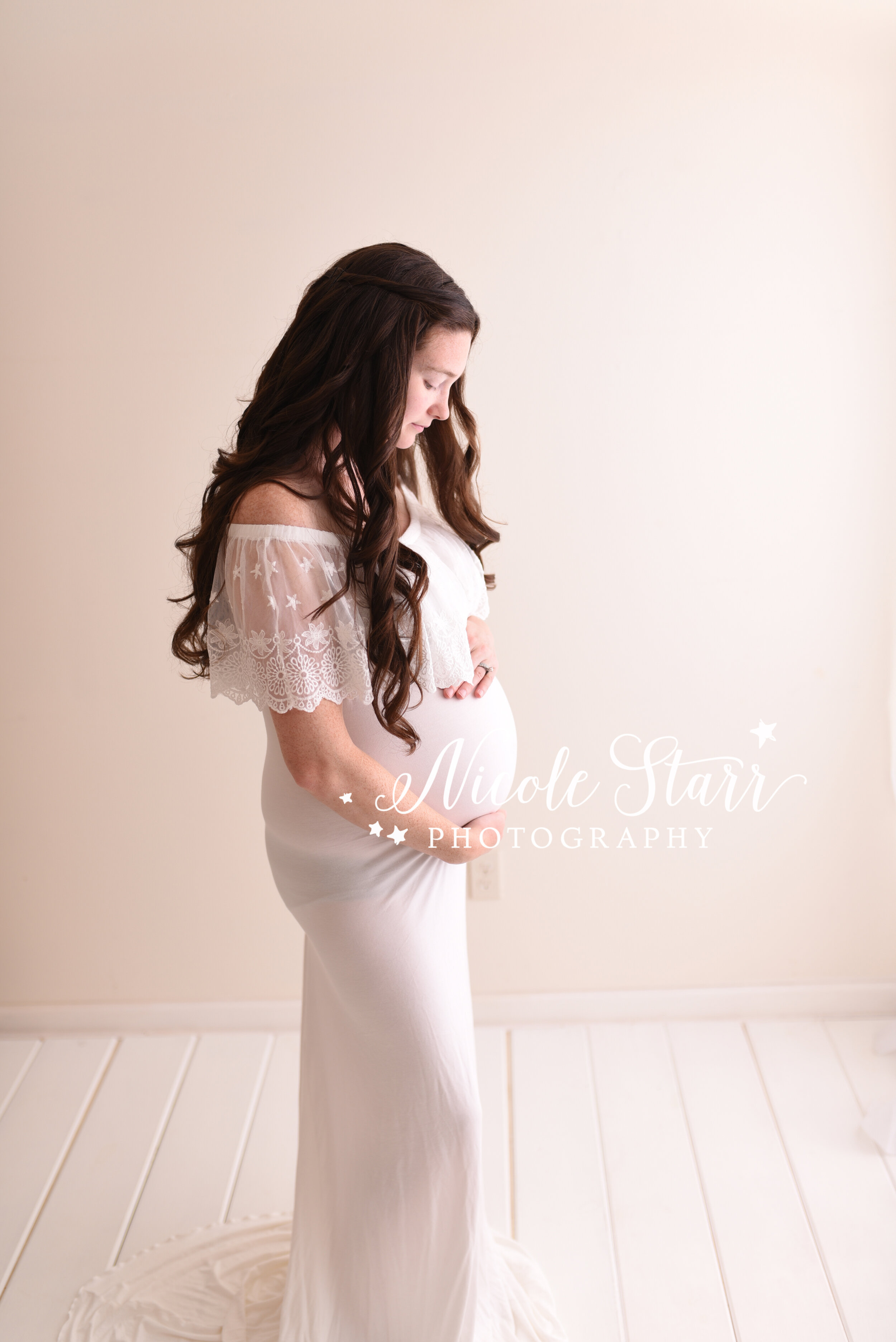 Maternity dress with detachable flare wings | White maternity dresses, Maternity  dresses, Maternity photoshoot outfits