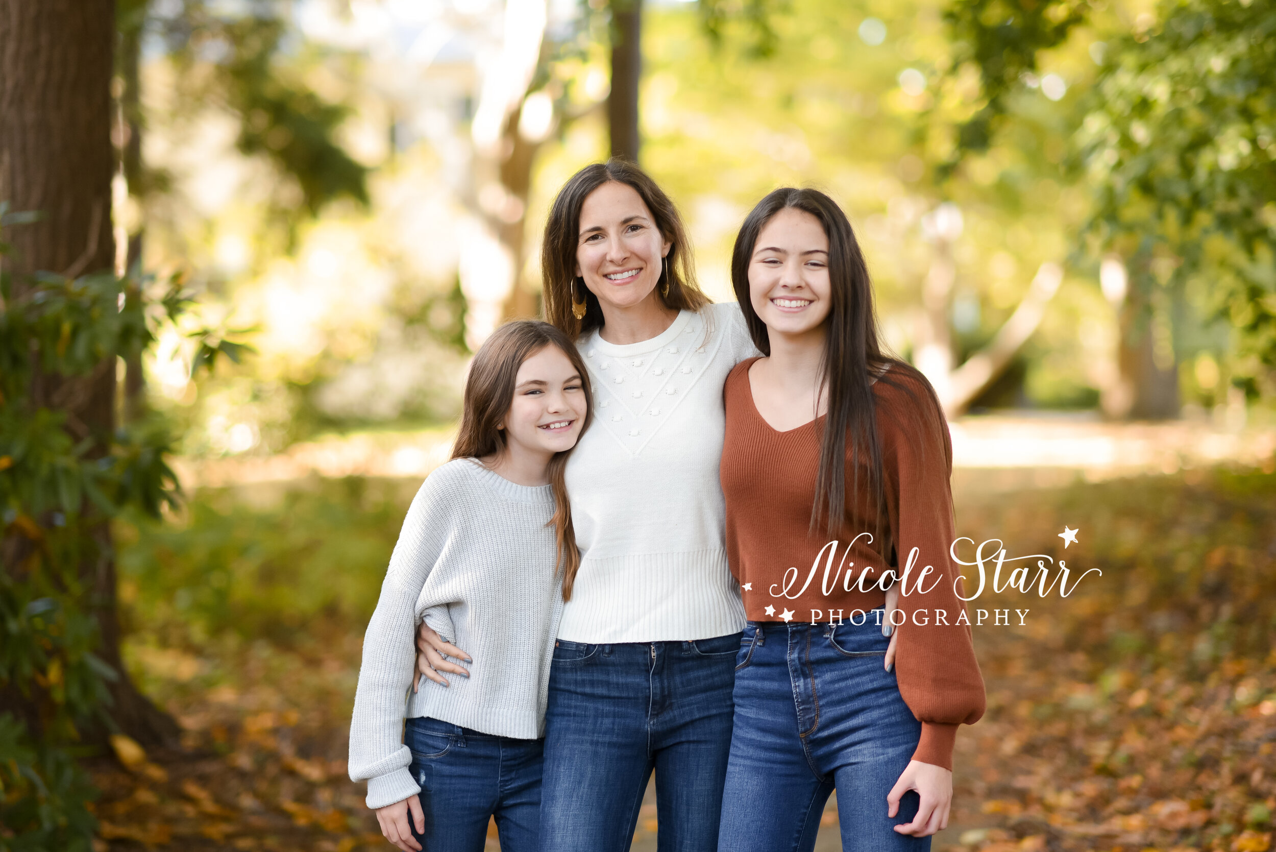 Photography/adults/family | Family photo pose, Big family photos, Large  family poses