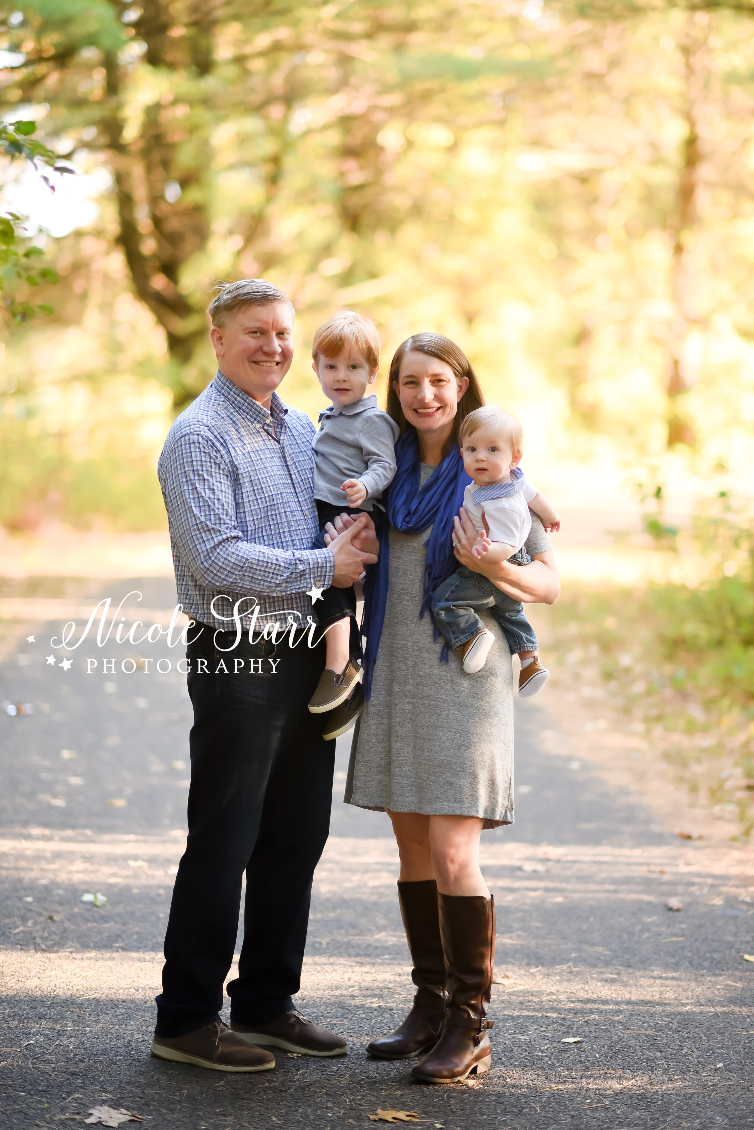 Family Picture Pose Ideas with 4 Children - Capturing Joy with Kristen Duke