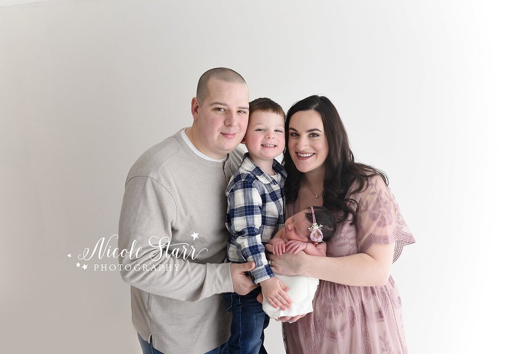 There's nothing like that first portrait as a family of four! ⠀⠀⠀⠀⠀⠀⠀⠀⠀
http://bit.ly/newborn-portraits-floral-headbands ⠀⠀⠀⠀⠀⠀⠀⠀⠀
.⠀⠀⠀⠀⠀⠀⠀⠀⠀
.⠀⠀⠀⠀⠀⠀⠀⠀⠀
.⠀⠀⠀⠀⠀⠀⠀⠀⠀
.⠀⠀⠀⠀⠀⠀⠀⠀⠀
#nicolestarrphotography #NSPbaby #newbornphotography #napcp #clickinmoms #c