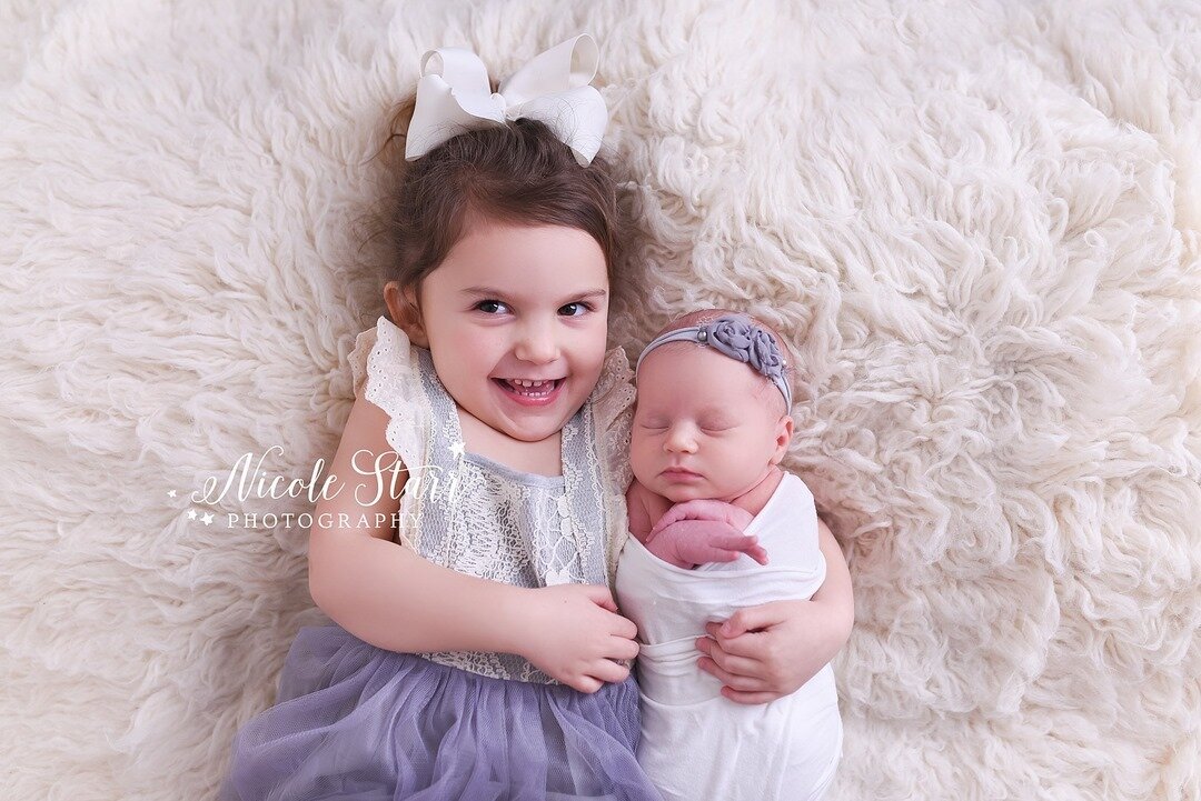 Gianna is SO excited to be a big sister. I loved watching her light up every time she got to snuggle Baby Sienna.⠀⠀⠀⠀⠀⠀⠀⠀⠀
⠀⠀⠀⠀⠀⠀⠀⠀⠀
See more of this sweet newborn session on the blog today!⠀⠀⠀⠀⠀⠀⠀⠀⠀
http://bit.ly/blush-pink-newborn-session ⠀⠀⠀⠀⠀⠀⠀⠀⠀