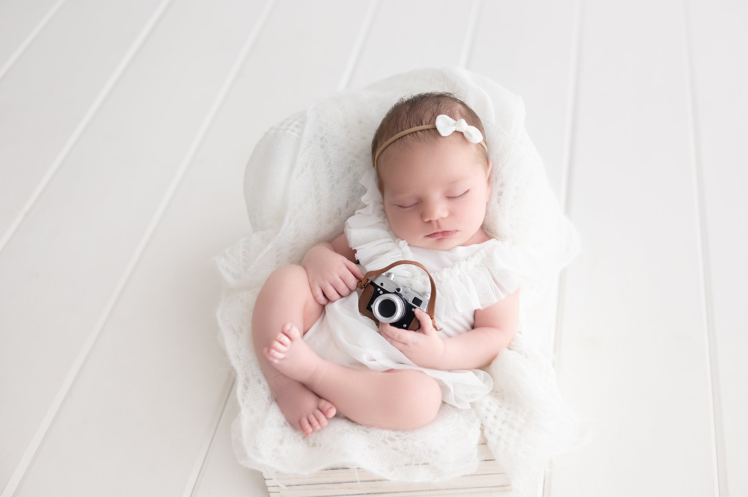 07-03-2022 newborn portraits studio-3.jpg