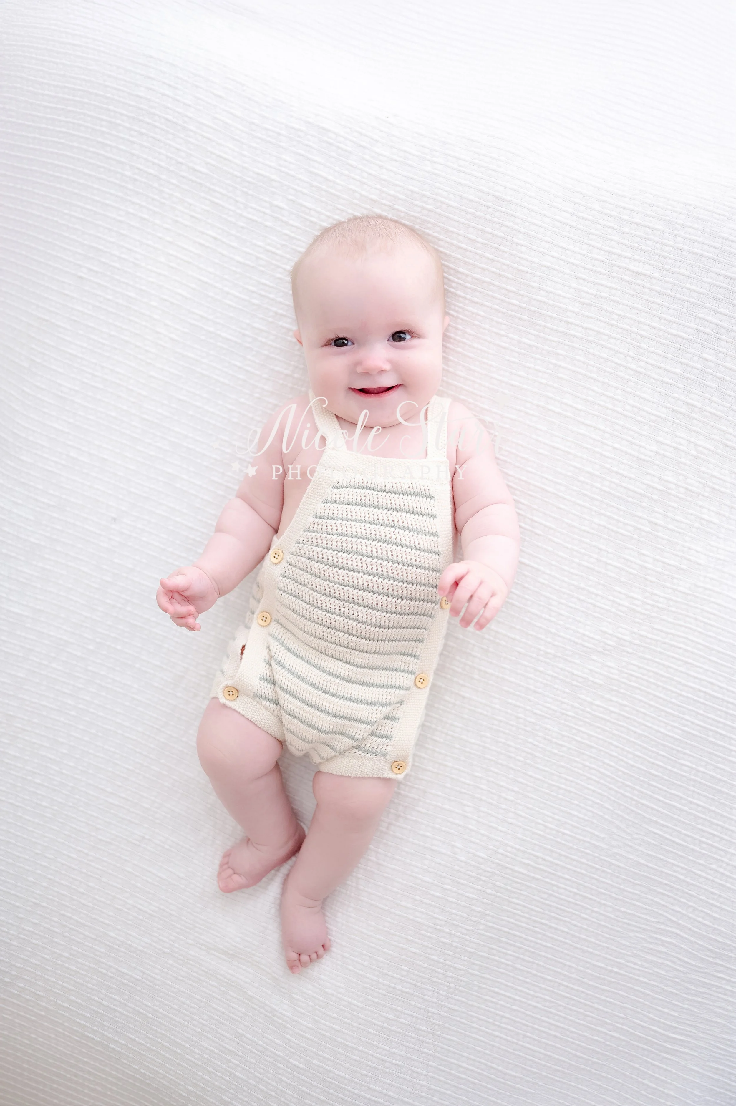 My favorite stage to photograph: Classic 6 month portraits