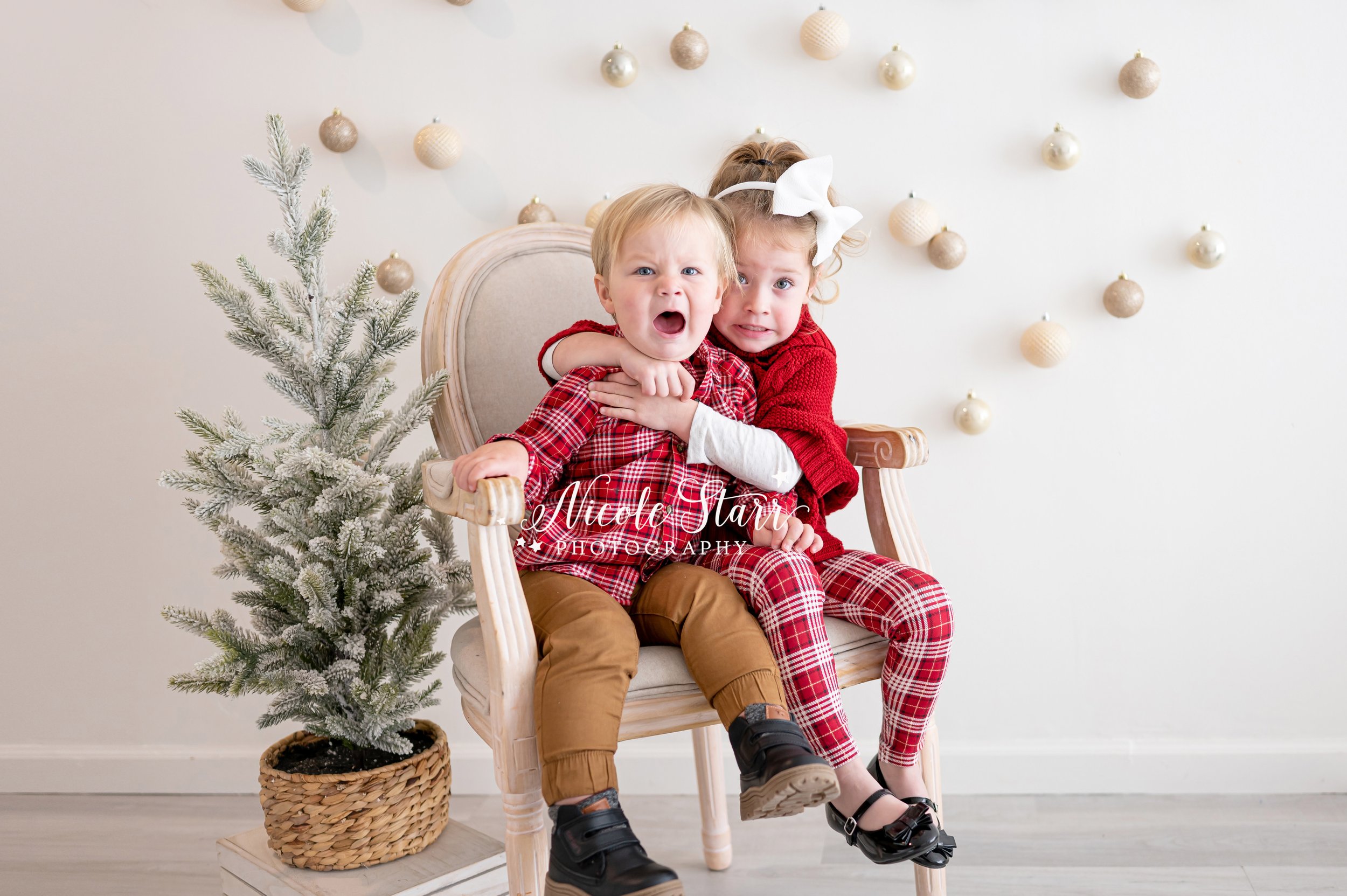 What to Wear for Outdoor Christmas Photos — Datura Photo