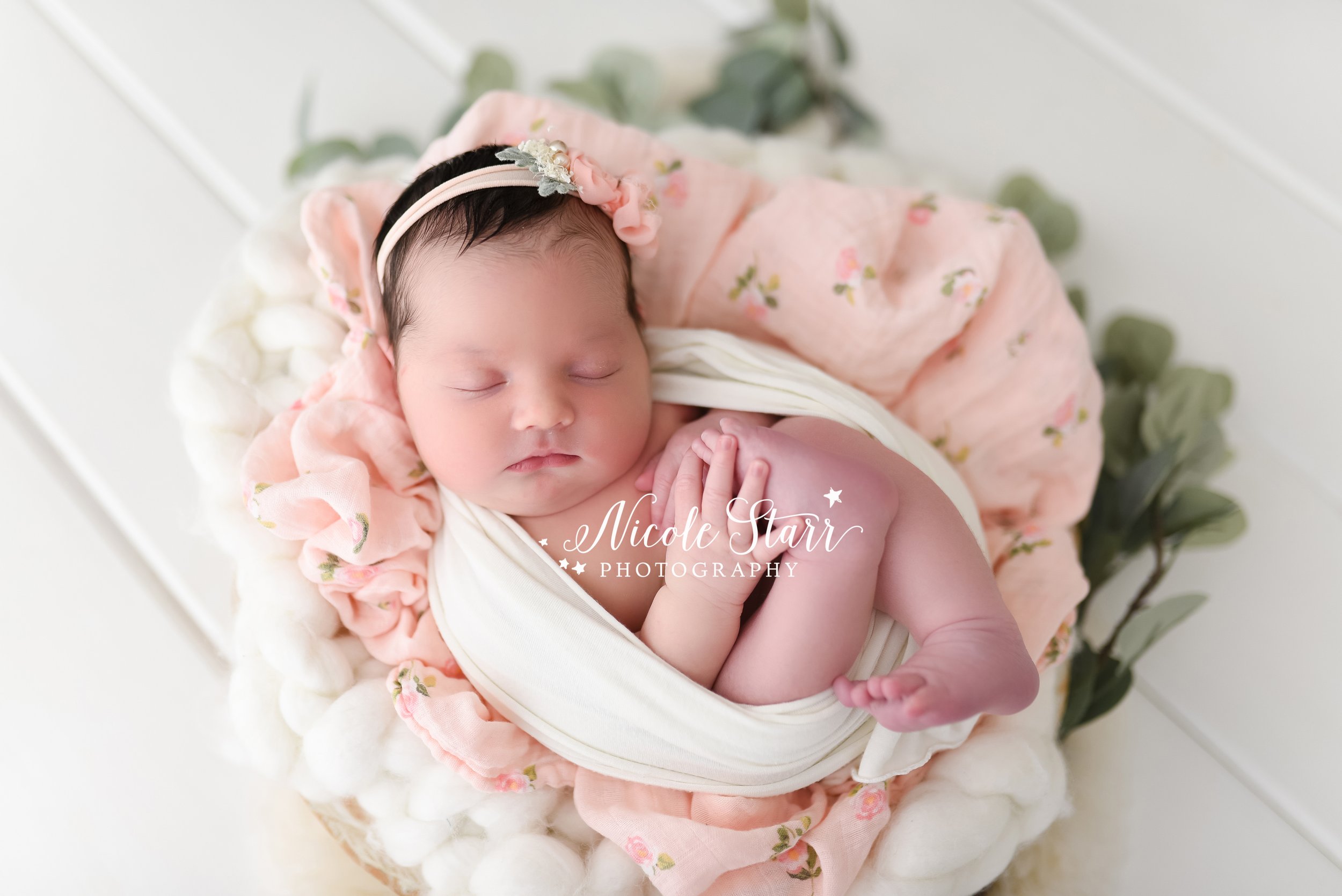 Newborn Photo Outfits: How to Add Variety to Your Gallery Easily