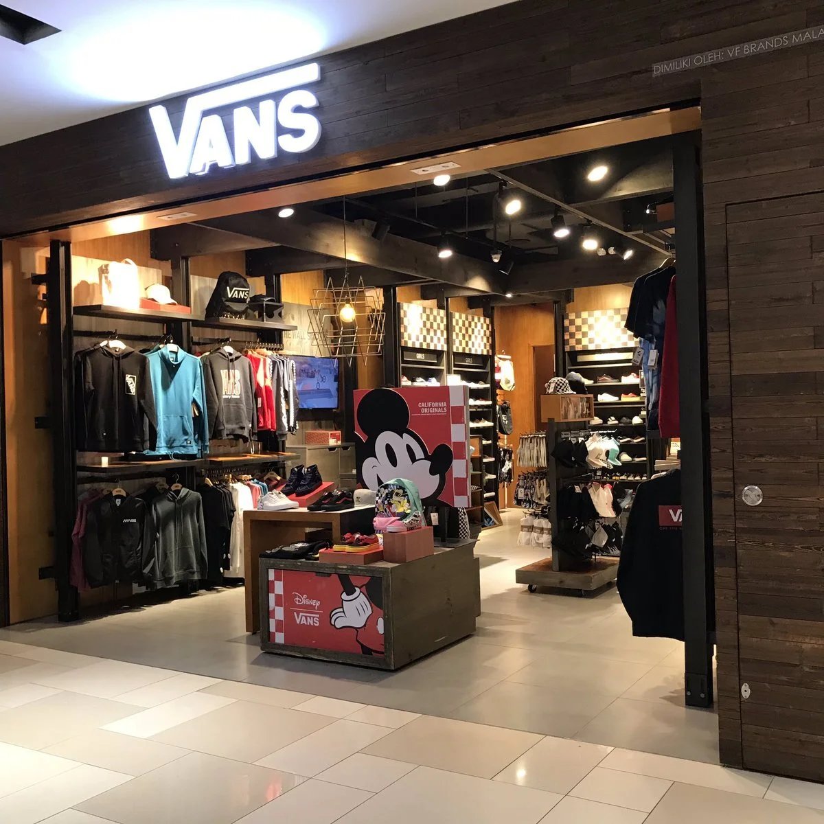 VANS x Mickey 90th Celebration