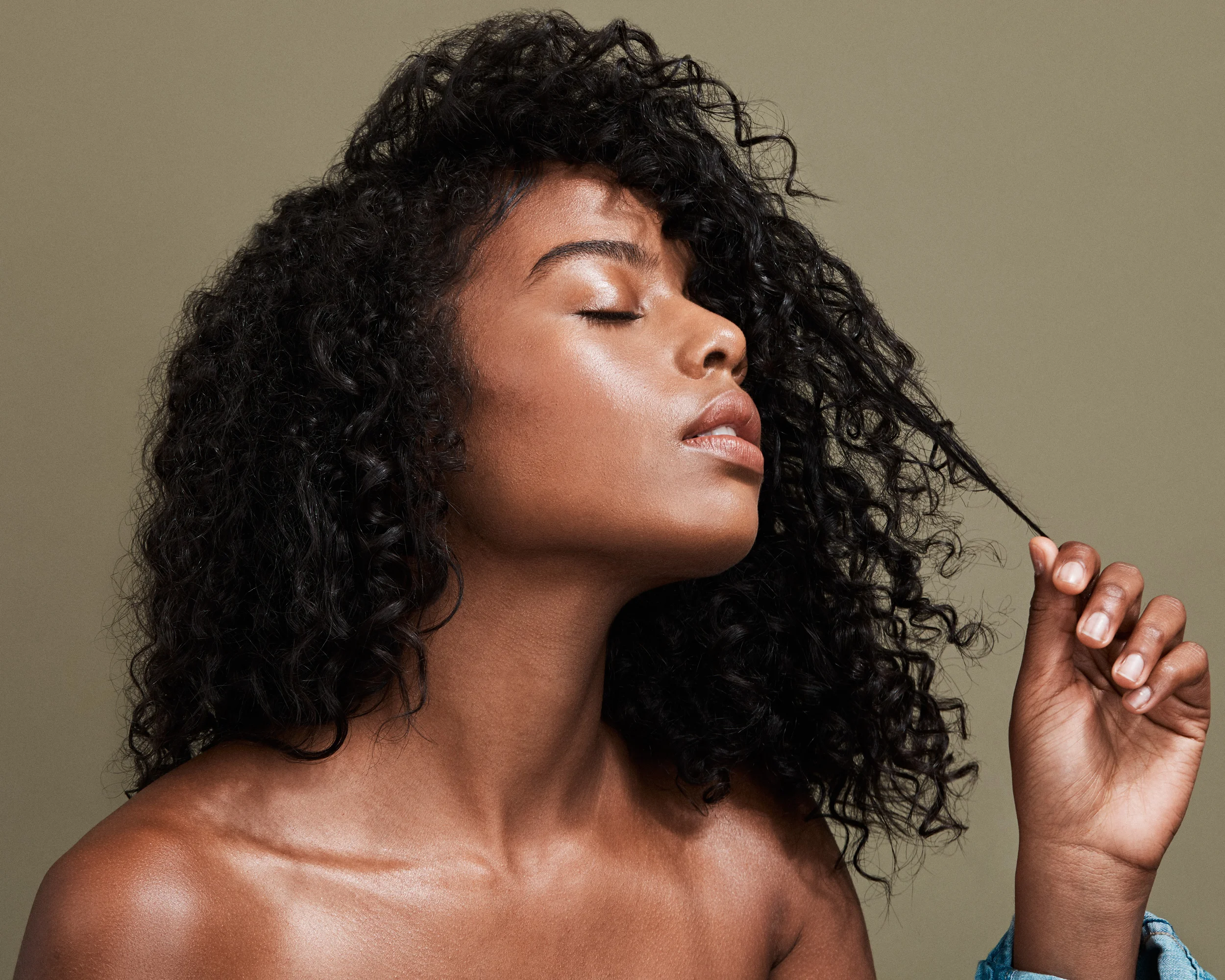 Naja_Hair_Pull_WEB.jpg