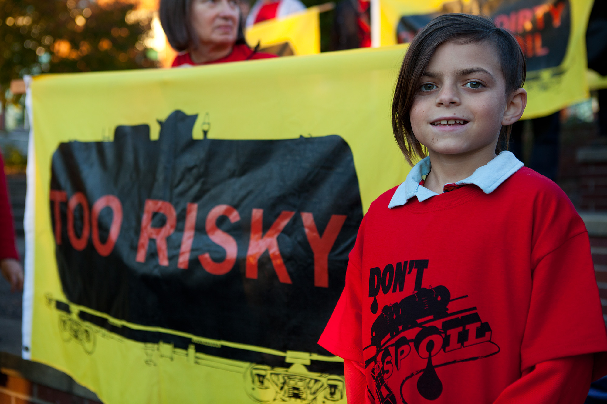 The public states its concern for the risks of allowing the Vancouver oil terminal at a public hearing and rally. (Credit: Trip Jennings )