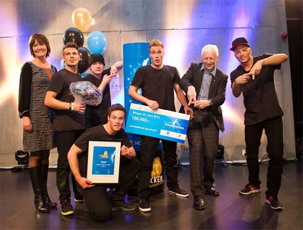 Dansegruppen Absence Crew fra Bergen mottok Gullsekken for for beste produksjon i 2012. Foto: Norsk Tipping