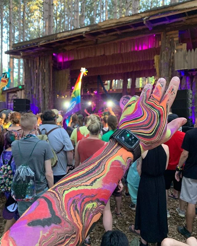 Seeing fellow LOHS Alumni @joehertler performing in the Forest was one of the highlights of my weekend - so great see where both of our art forms have taken us over the years!
#electricforest #eforest #eforest2019 #blvisuals #bodymarbling #joehertler