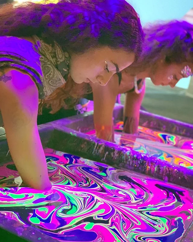 Magical Swirls of the Black Light Body Marbling Process 🧙&zwj;♂️🔮🤩✨🎨 at the #pandoralounge at #electricforest &bull; &bull; 
#blvisuals #blacklightvisuals #bodymarbling #eforest #eforest2019 #electricforestfestival #electricforest2019 #pandora