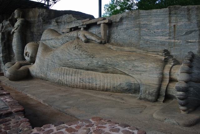 Polonnaruwa - Gal Vihara (1) (1024x687) (640x429).jpg