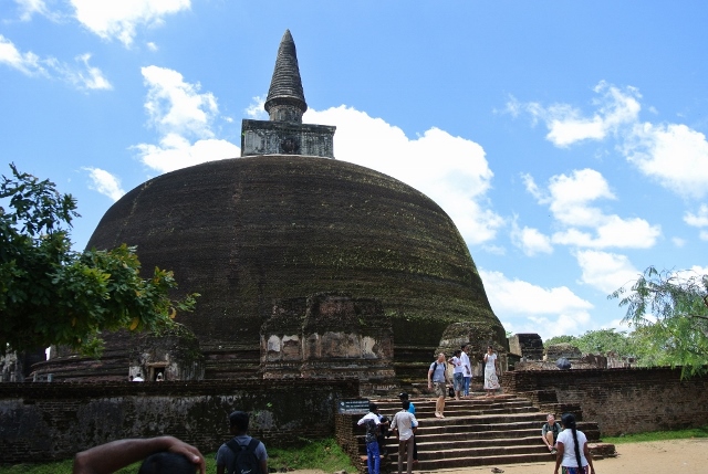 Polonnaruwa - Vatadage (1024x687) (640x429).jpg
