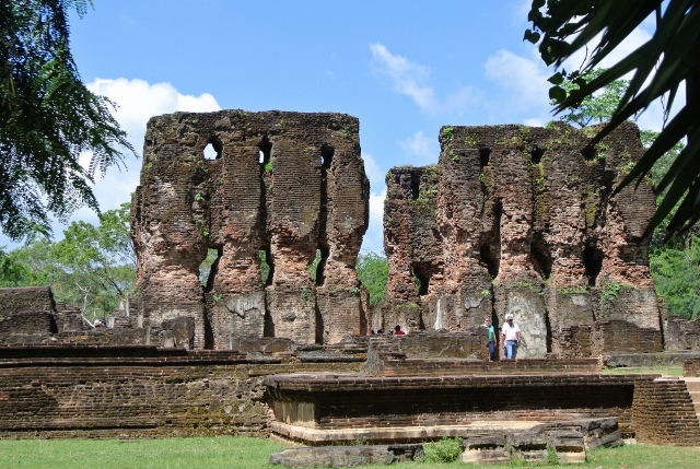 Polonnaruwa - Royal Palace (6) (1024x687) (640x429).jpg