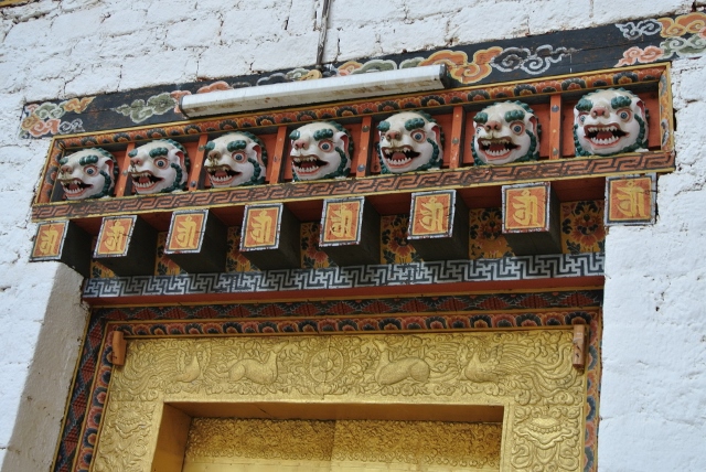 Punakha Dzong (13) (640x428).jpg