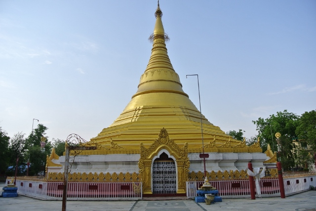 Myanmar Temple (1) (640x428).jpg
