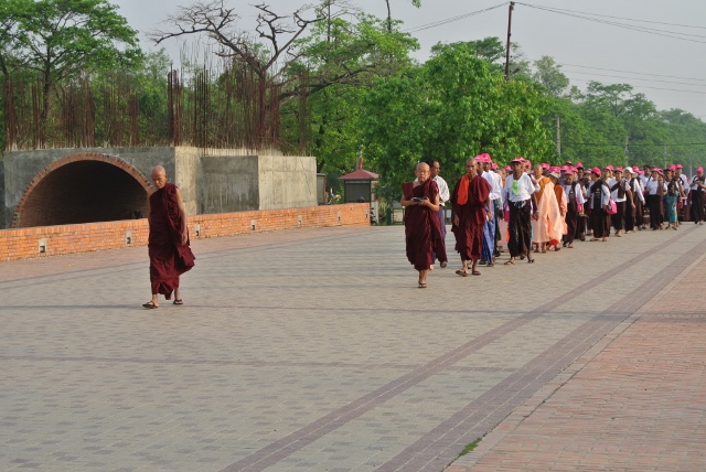 Myanmar Pilgrims (640x428).jpg