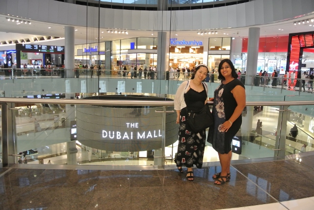 Julia and I made an obligatory trip to Dubai Mall - the largest mall in the world