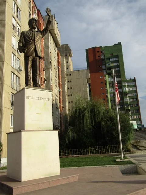 Bill Clinton Statue