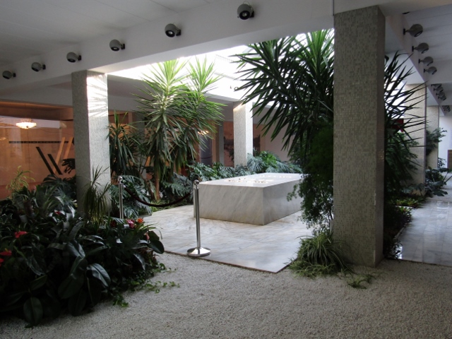House of Flowers - Tito's Memorial (6) (640x480).jpg