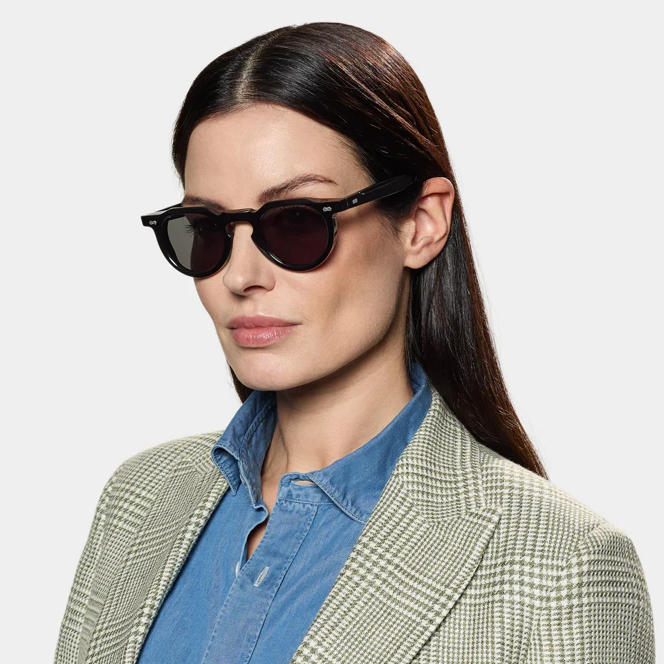 HEEBKGG-Donna_960x960_crop_center.webp