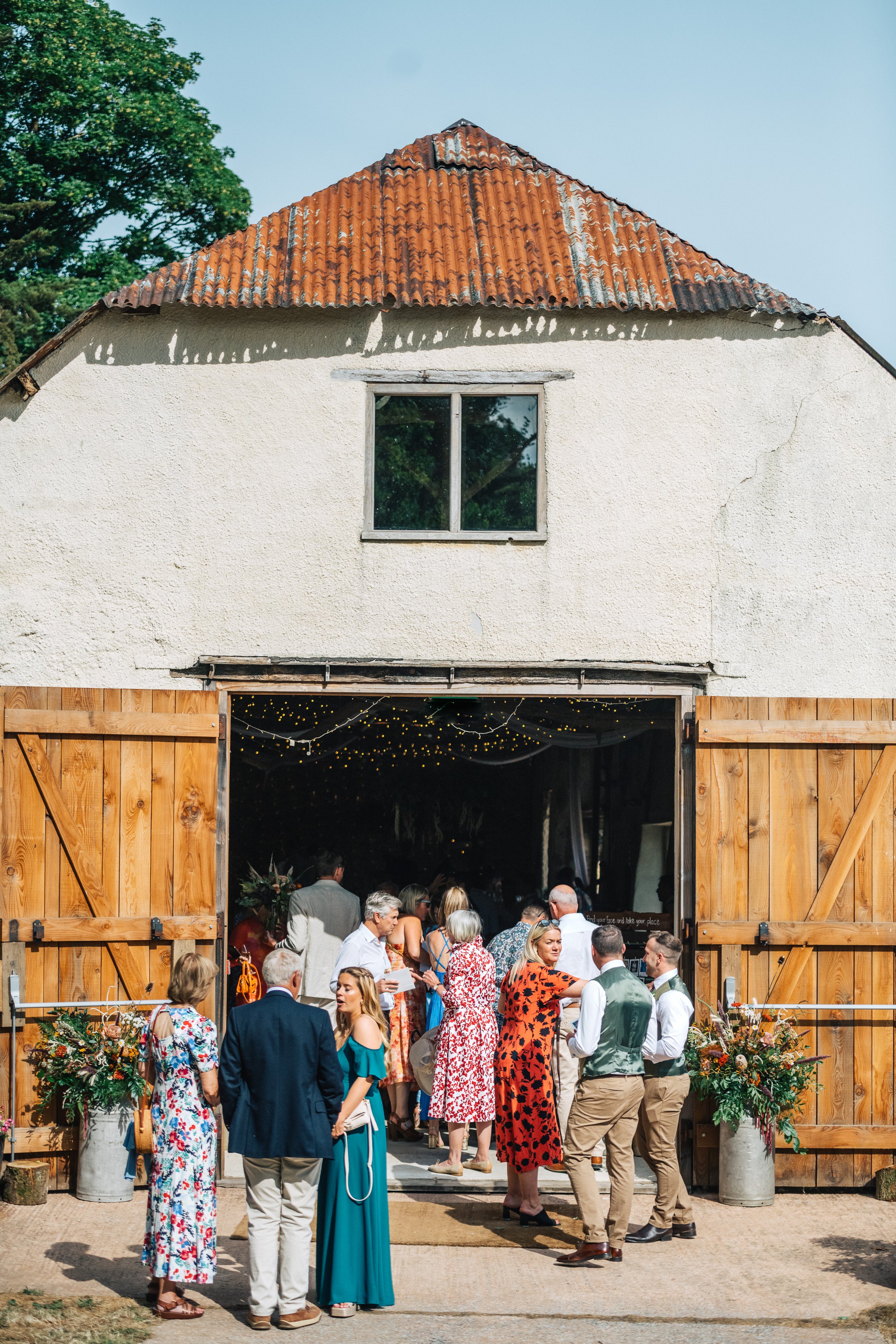 ashridge-barn-wedding-photographer-devon-9.jpg