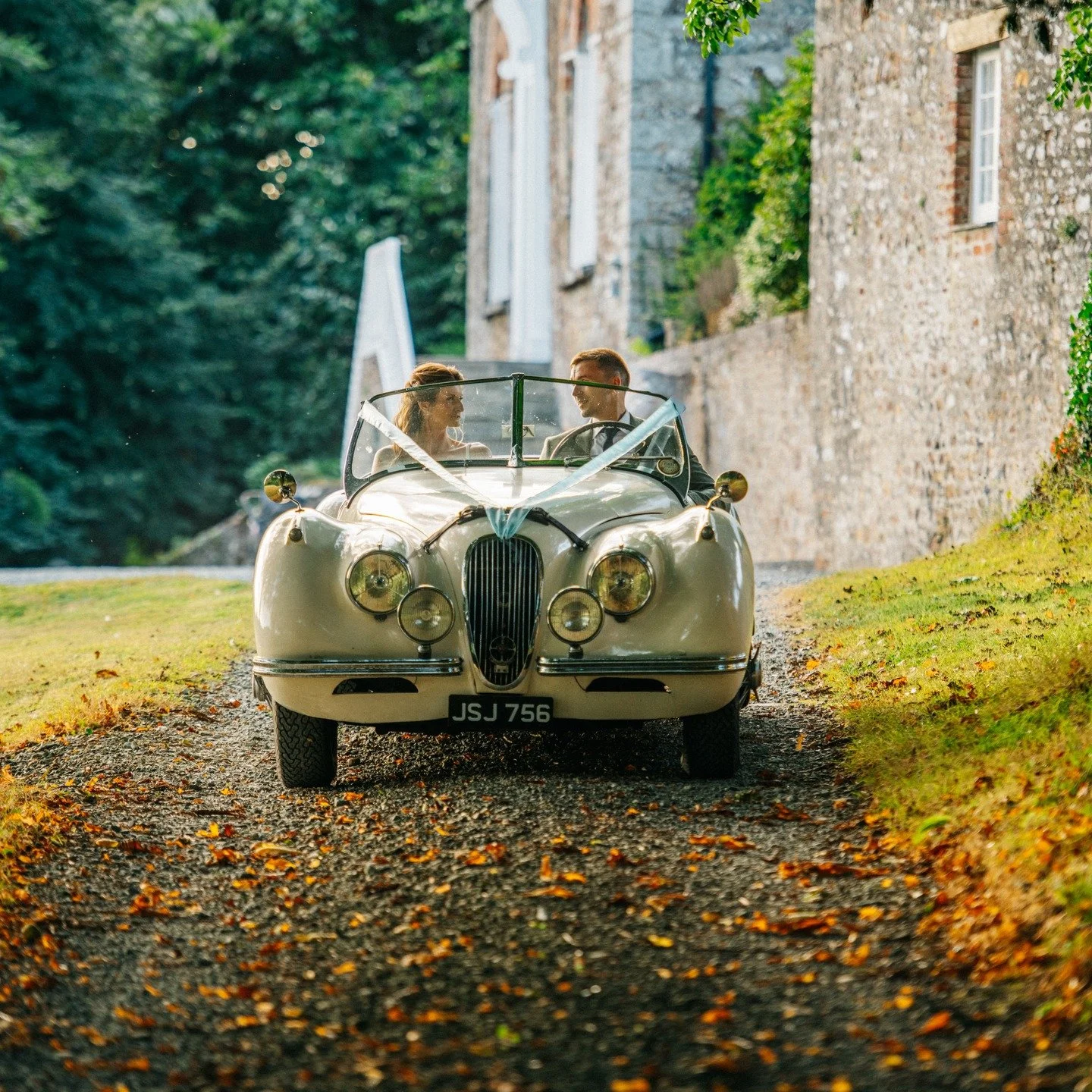 Evening road trip to the coast &amp; golden hour 🌅 @launcells_barton 

#cornwallweddingphotographer #cornwallwedding #cornwallweddings #launcellsbarton #launcellsbartonwedding