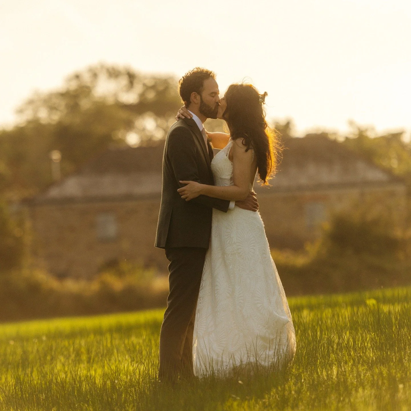 The way the light dances through the meadows at Nancarrow Farm creating a warm golden glow is always special

#nancarrowfarmwedding 
#cornwallweddingphotographer #cornwallwedding