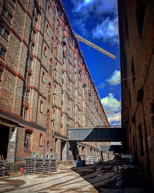 Snuck into the Tobacco Warehouse at Stanley Dock 🤫.
.
.
.
.
#tobaccowarehouse #liverpool #architecture #warehouse #stanleydock #renovation #titanichotelliverpool #dockroad #apartments #artgallery #waterfront #urbanexploration #visualsoflife #heritag