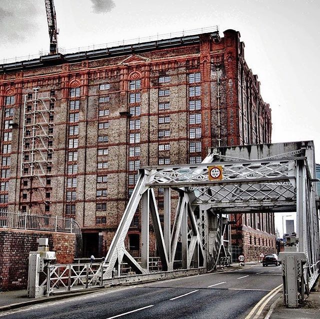 The Tobacco Warehouse at Stanley Dock is the largest brick warehouse in the world. Currently being renovated into luxury apartments. ‬ ‪Photo by @the_lancashire_vvitch 
_________________________________
#liverpool #stanleydock #liverpooldocks #tobacc