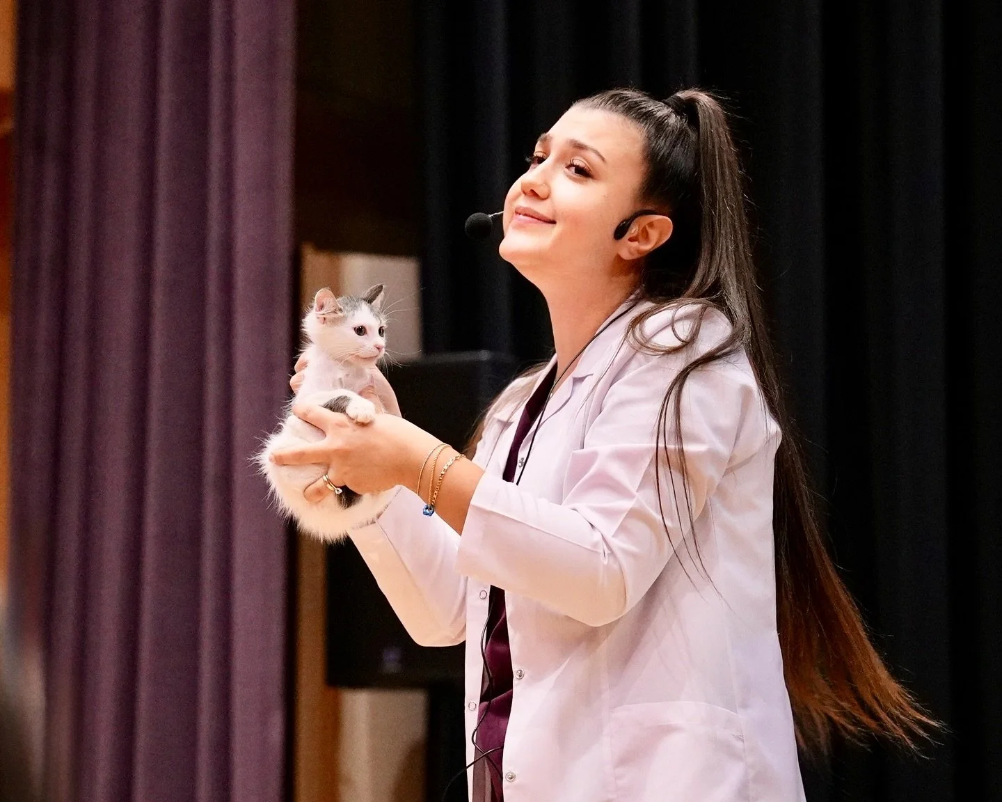 Hayvanları Koruma Günü’nde özel bir sürpriz konuğumuz vardı! 🐾 Veteriner hekim konuğumuzla bir araya gelerek, hayvanların bakımı, korunması ve hakları hakkında değerli bilgiler edindik. 🐶🐱
We had a special guest for Worl