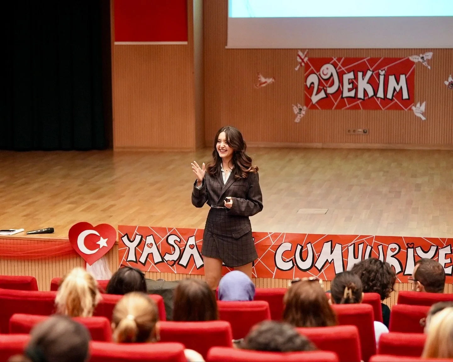 Velilerimizle bir araya gelerek “Sinirin Olmasın, Sınırın Olsun” dedik; çocuklarımızla kurduğumuz sevgi dolu ilişkileri sağlıklı sınırlarla nasıl güçlendirebileceğimizi birlikte konuştuk.
Emeği geçen Eraslan Rehb