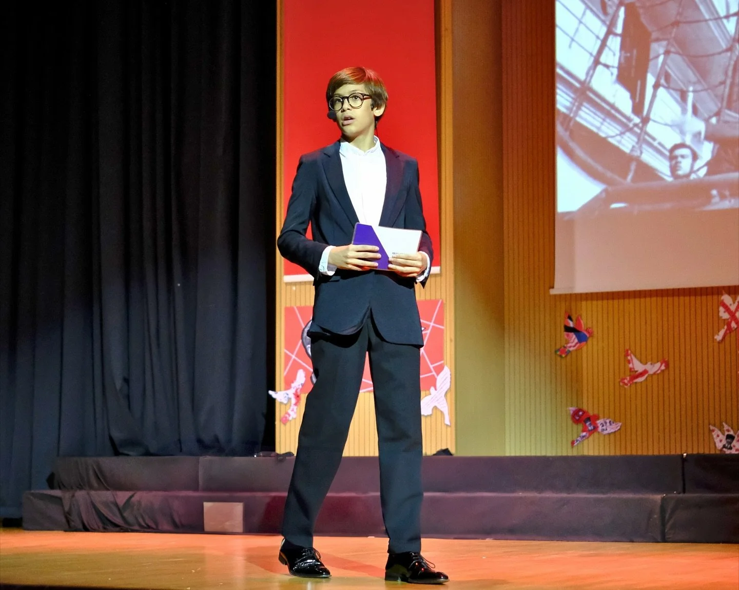 Cumhuriyet’in bize kazandırdığı hakları bir kez daha hatırladığımız, minnet ve gururla dolu coşkulu bir haftayı geride bıraktık.
Eraslan’da Cumhuriyet’in ışığı her gün parlıyor.
Her gün aynı inançla, aynı heyecanla