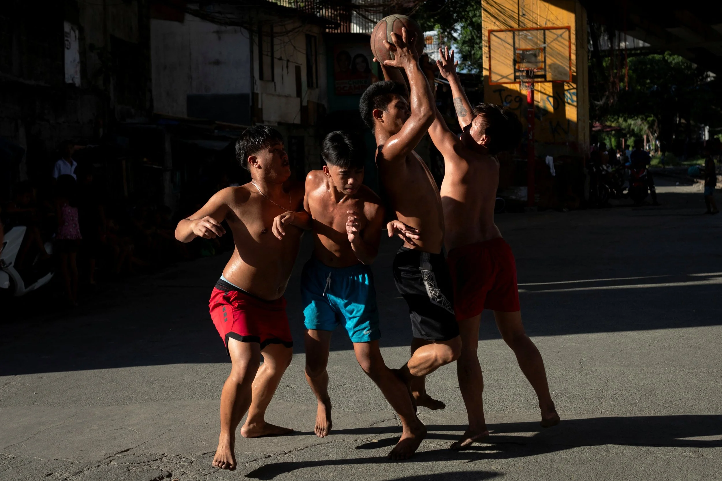 2023-08-23T230106Z_814578524_RC2KX1ALHJZ2_RTRMADP_3_BASKETBALL-WORLDCUP-PHILIPPINES-FANS.JPG
