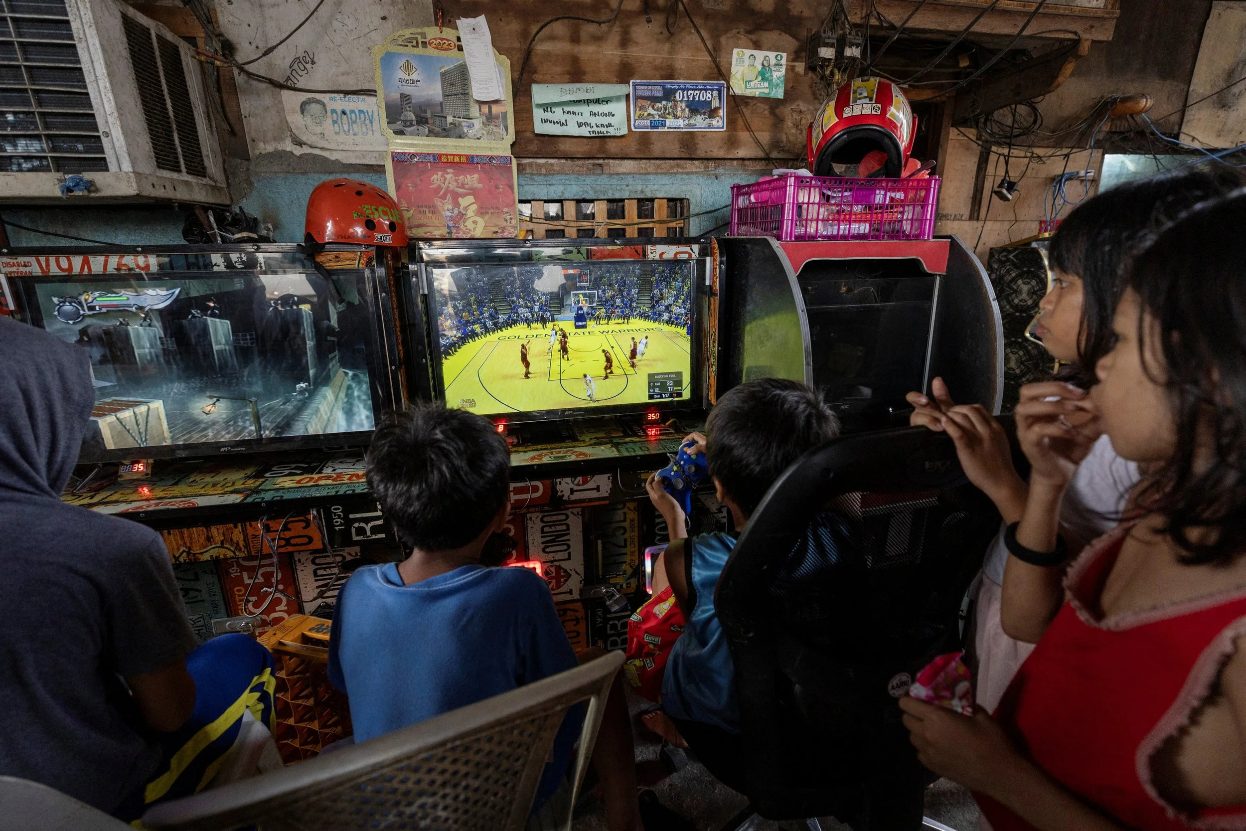 2023-08-23T230045Z_1052157864_RC2801A3OY9H_RTRMADP_3_BASKETBALL-WORLDCUP-PHILIPPINES-FANS.JPG