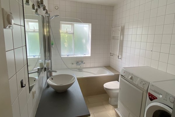 Iceland apartment bathroom.jpg