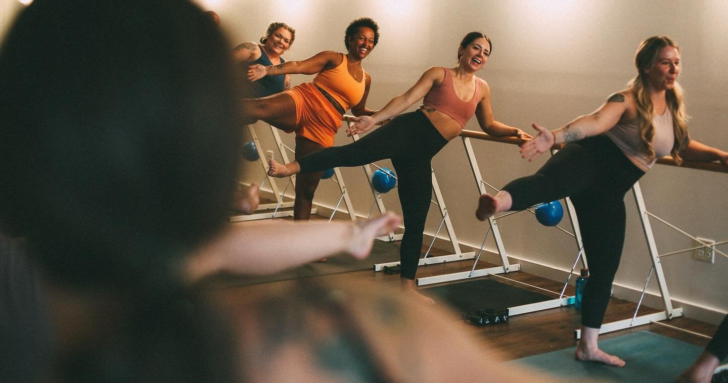 PSA: Pli&eacute; don&rsquo;t walk over to the website (or Momence) to sign up for this Sunday&rsquo;s barre pop-up!⁠ There&rsquo;s only a few spots left.
⁠
*Students will have the option to BYOAWs (bring your own ankle weights) this week for an added