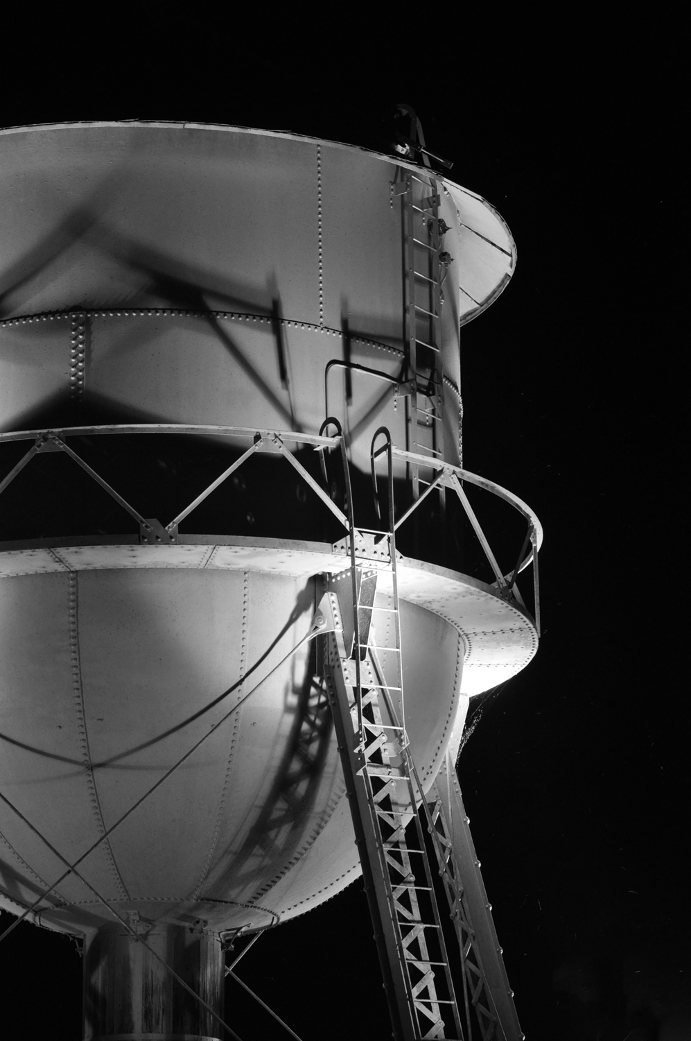 water tower at night.gif