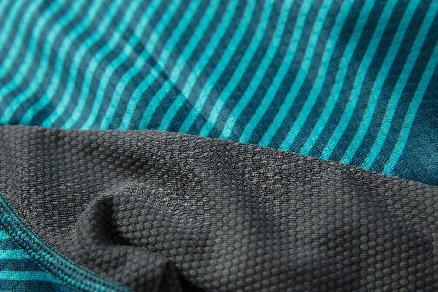 2017_Yeti_Jersey_Enduro_Storm_Stripe_Dtl_02-desktop@2x.jpg
