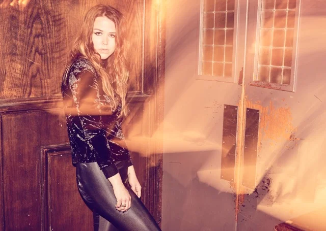 Listen: "Figures Bathed in Light" Moxi